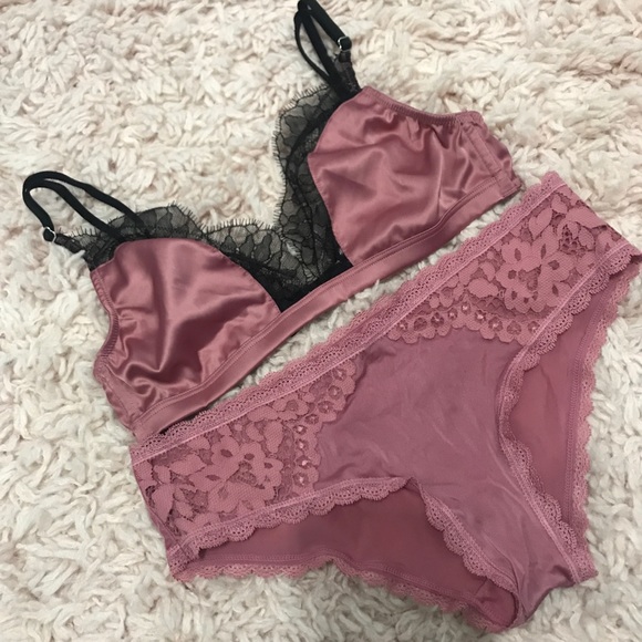 Victoria's Secret Other - ⬇️NEW! VS Winter Rose Stunning Set!